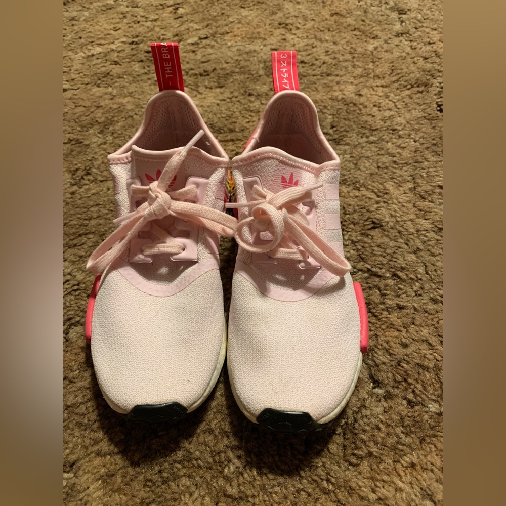 Excellent used condition. Size 8. Adidas NMD R1 Pink Floral EF2305 sneakers